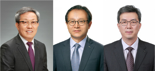 정탁(왼쪽부터) 포스코인터내셔널 대표 부회장, 정기섭 포스코홀딩스 경영전략팀장 사장, 김준형 포스코케미칼 사장. 포스코그룹 제공